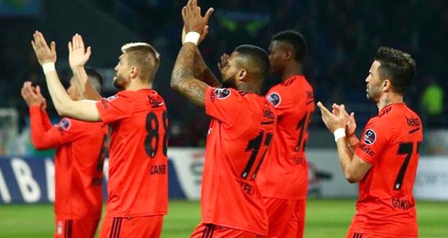 Beşiktaşın Ünlü Taraftar Grubu Çarşıdan Yerel Seçim Göndermesi