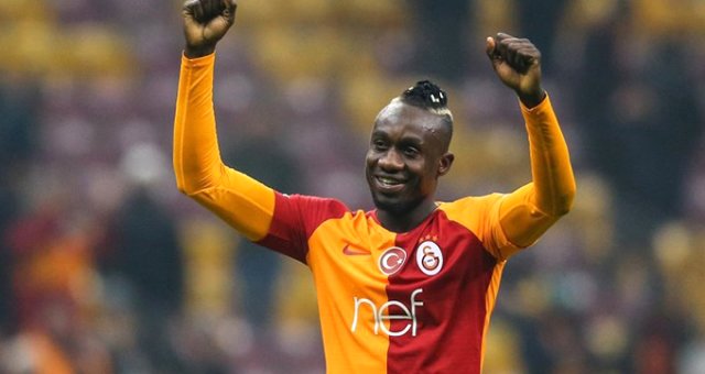 Galatasaraylı Diagne, Ferdi Tayfur Şarkısıyla Coştu!