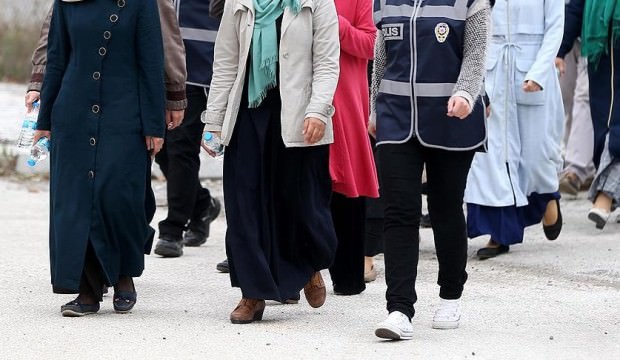 İğrençlik: Kız öğrencilere bekar erkekler tanıtılıyor